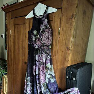 Floor length key hole neck purple floral Gown - Jessica Howard - Sz 10
